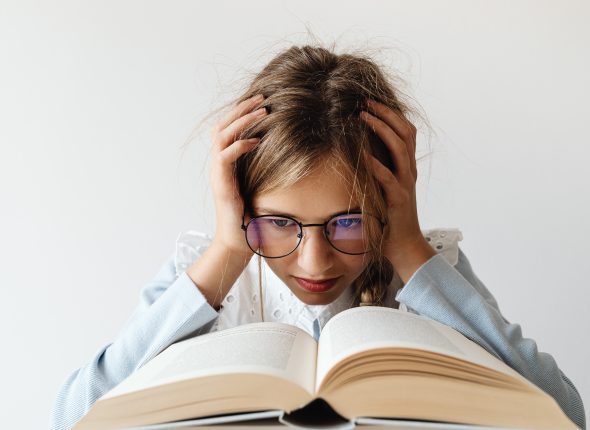 kaboompics_books-learning-desk-22634