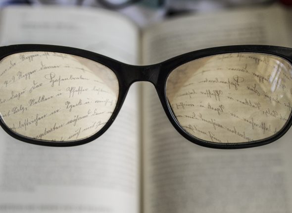 ενδιάμεσα - glasses-2304187_1920